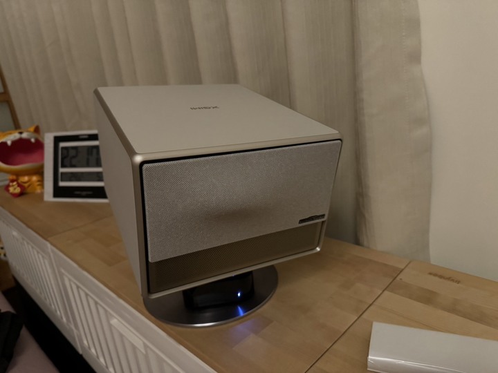 XGIMI RS PRO 3 投影機 + 110吋 地升幕 = 簡易家庭劇院