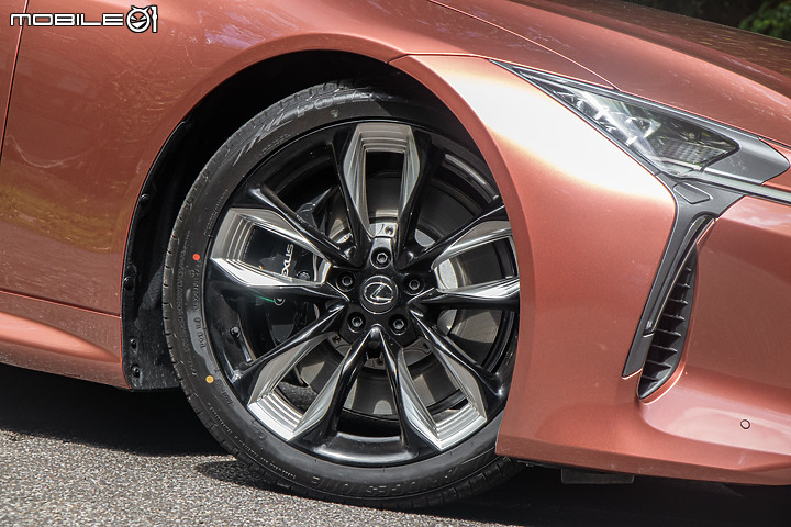 Lexus LC 500 Convertible 新年式試駕|多了貼心的升級內容,還是八缸、敞篷更讓人心動!