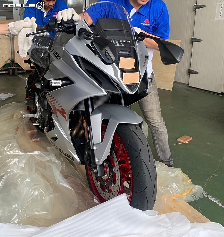【快訊】Suzuki GSX-8R 台鈴宣布抵台開箱送驗中