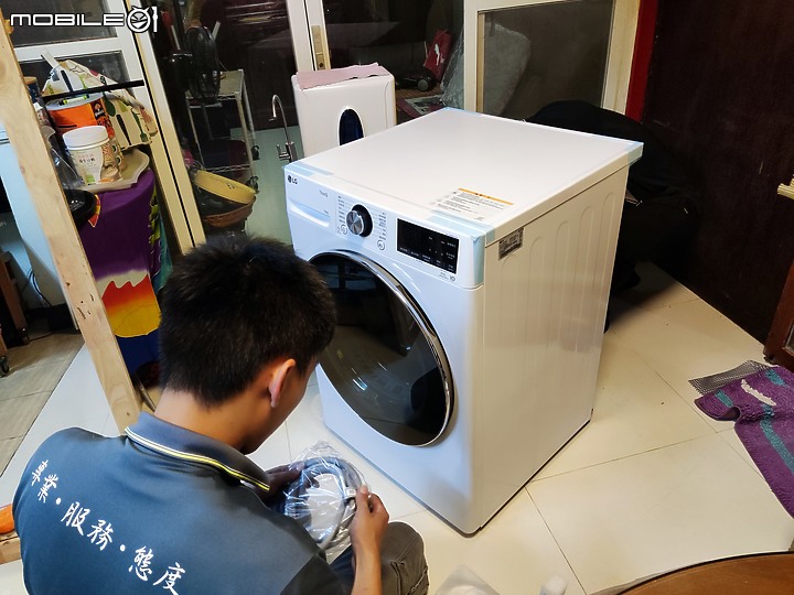 【 開箱分享 】LG WR-100VW 免曬衣智慧乾衣機，實現烘衣自由的白色小精靈！