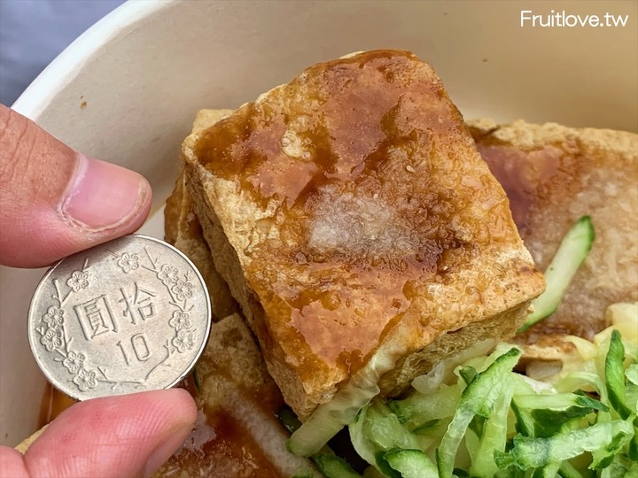 平價臭豆腐，除了傳統口味還有創意口味可以選擇