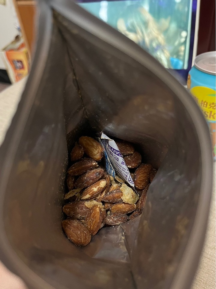 分享下酒的堅果！