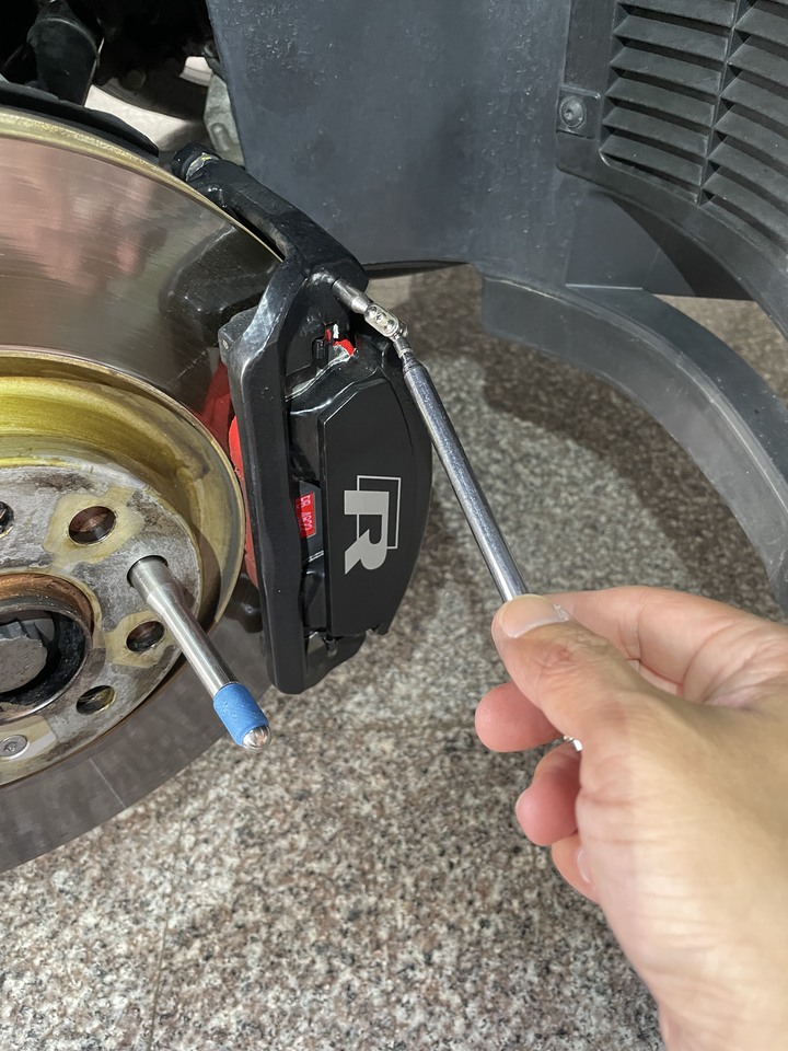 Golf R 傳動軸防塵套備料