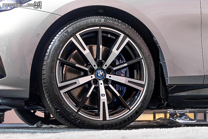 【採訪】BMW i5 雙車型 329 萬元起正式上市 & 詳細實拍介紹!