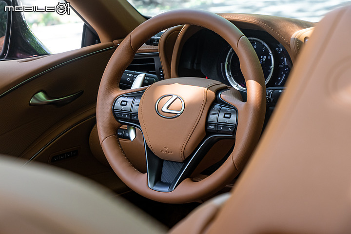 Lexus LC 500 Convertible 新年式試駕|多了貼心的升級內容,還是八缸、敞篷更讓人心動!