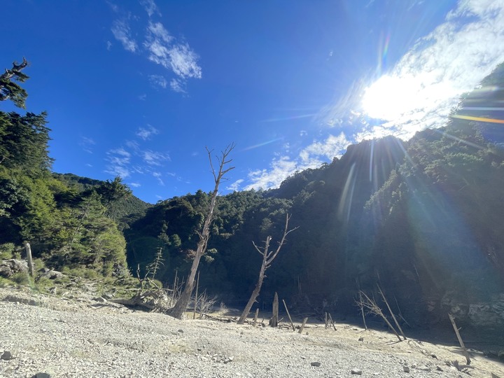 遠的要命的登山口 ─ 塑膠車雙載之一日往返小關山