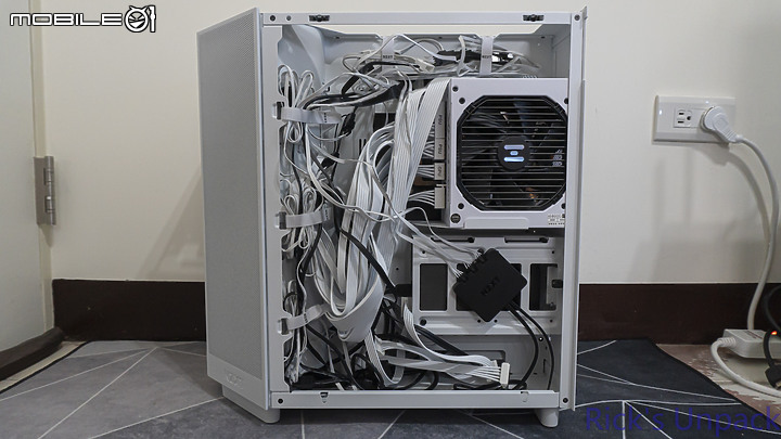 點我看大圖 【開箱】真正的"側進風"海景機殼 | NZXT H6 FLOW RGB WHITE