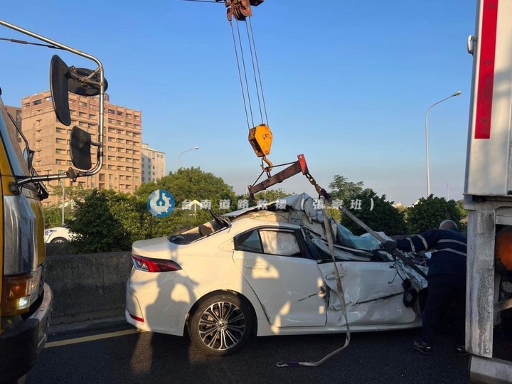 又是大車司機撿東西？國道釀禍