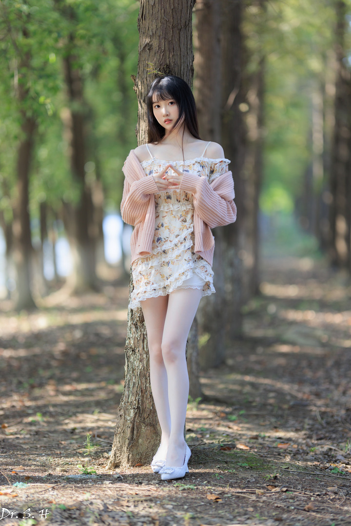 陽光+粉黛草+美女=愛情小說封面
