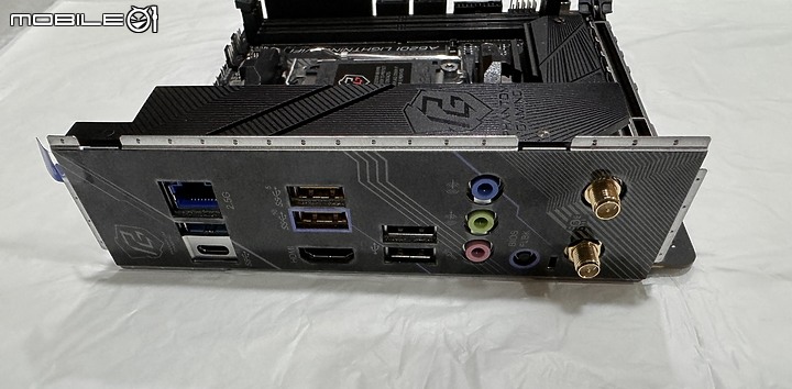 點我看大圖 預算型AM5 ITX 華擎 A620I Lightning WiFi 開箱