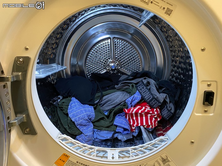 點我看大圖 陰鬱台北小資租屋族之救星下凡 LG免曬衣乾衣機來啦~