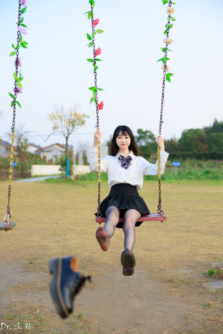 陽光+粉黛草+美女=愛情小說封面