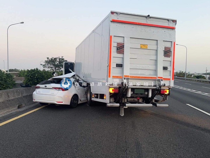 又是大車司機撿東西？國道釀禍