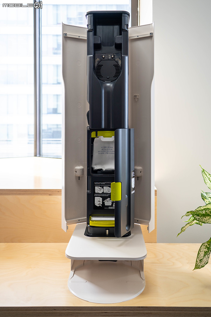 【韓國直擊】首創掃地機器人+吸塵器的二合一家電！「LG All-in-One Tower Combi 清空塔」搶先看