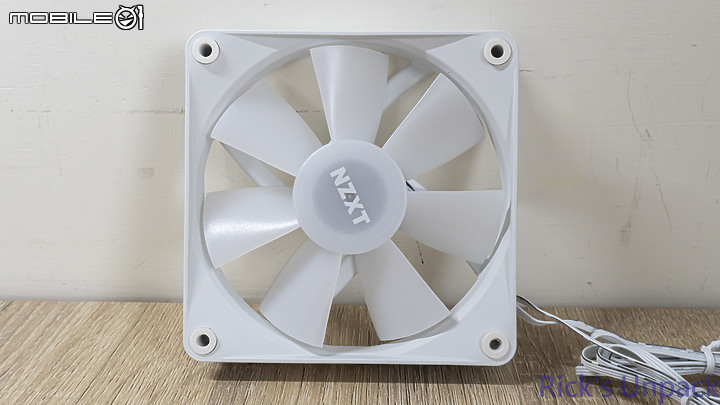 【開箱】潔白無瑕高效能 | NZXT KRAKEN 360 RGB WHITE