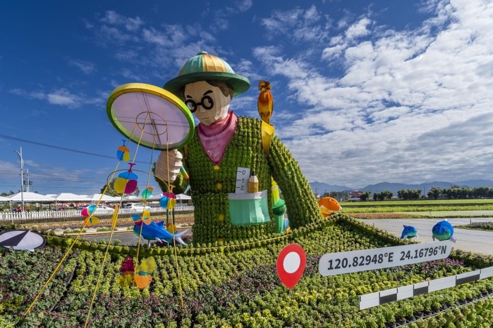 「2023台中國際花毯節」迷幻登場!「漂浮花都」城堡華麗展開