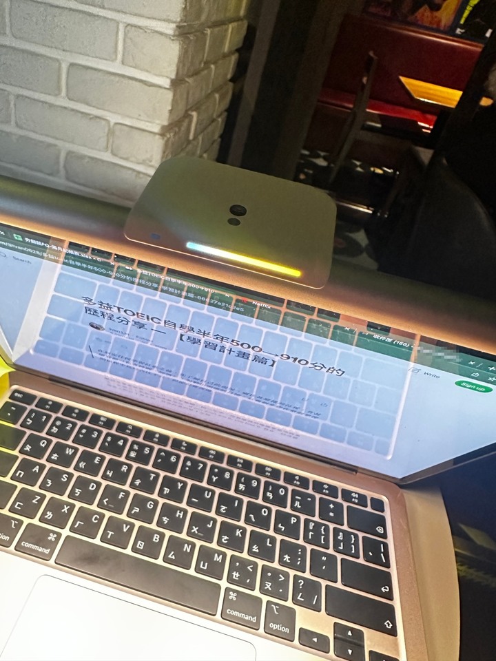 點我看大圖 筆電工作好物BenQ LaptopBar掛燈開箱