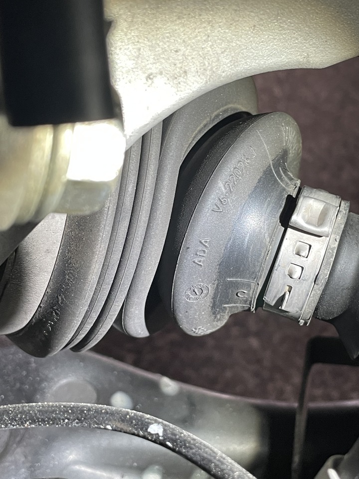 Golf R 傳動軸防塵套備料