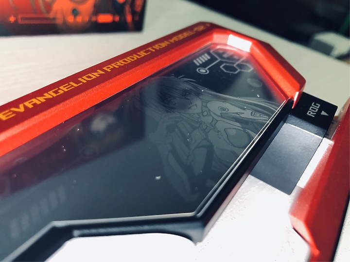 點我看大圖 「明日香-限定聯名版顯示卡支撐架」ROG Herculx EVA-02 Edition