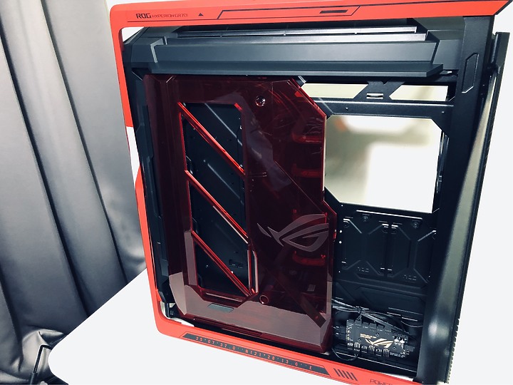 「明日香－限定聯名版 創世神機殼」ROG Hyperion EVA-02 Edition