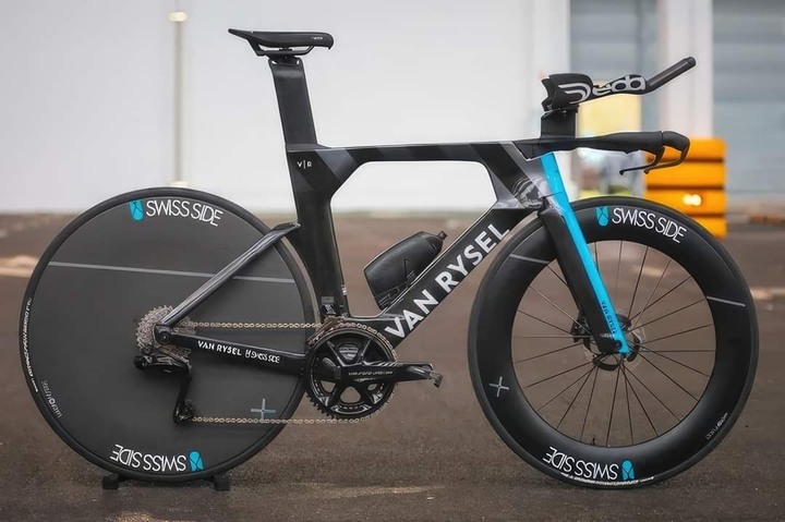 AG2R新戰車VAN RYSEL 2024(環義賽排名第一名!!迪卡農: 老闆翹腳啾鬍鬚)