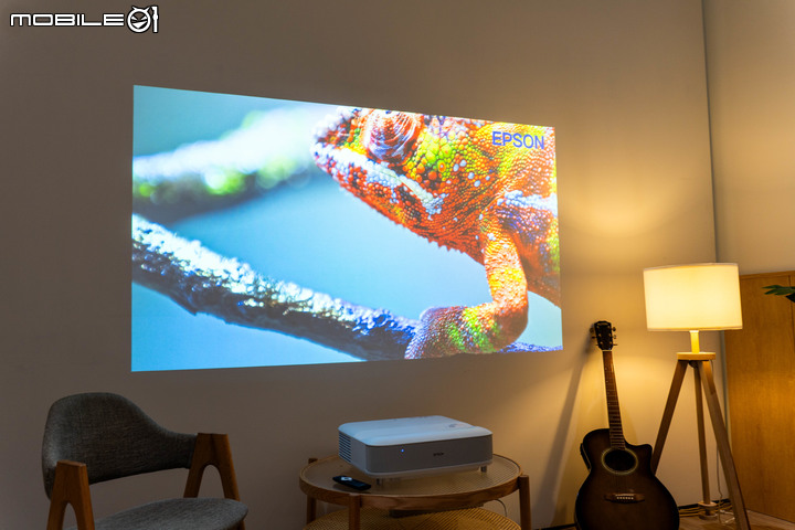 【採訪】Epson 發表 4K 解析度電玩雷射大電視 EH-LS650 以內建動態插補功能提供低延遲遊戲畫面