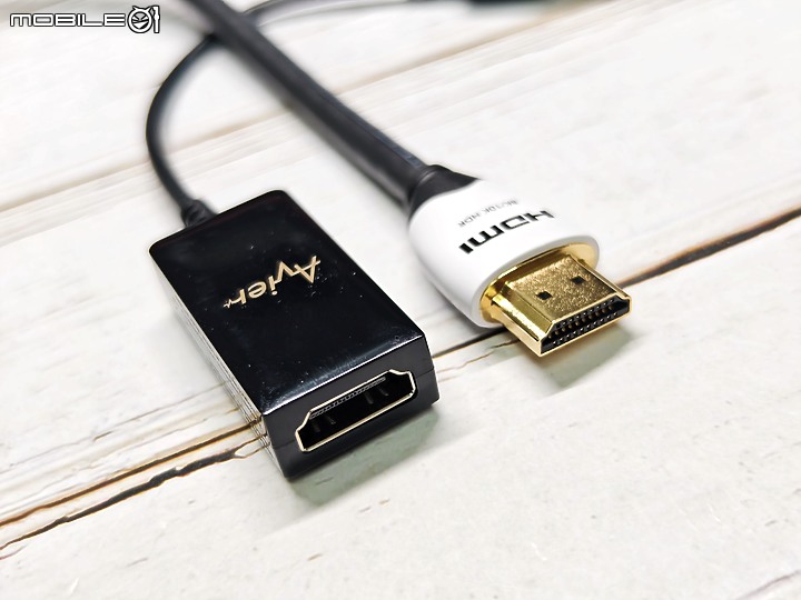 點我看大圖 Avier PREMIUM USB-C to HDMI 4K 影音轉接器開箱 – iPhone 15 插上就能投影的轉接器