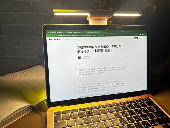 點我看大圖 筆電工作好物BenQ LaptopBar掛燈開箱