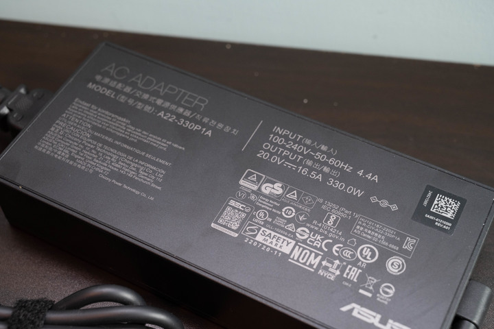 高效能大視界，ROG STRIX SCAR 18 G834JW 電競筆電開箱測試