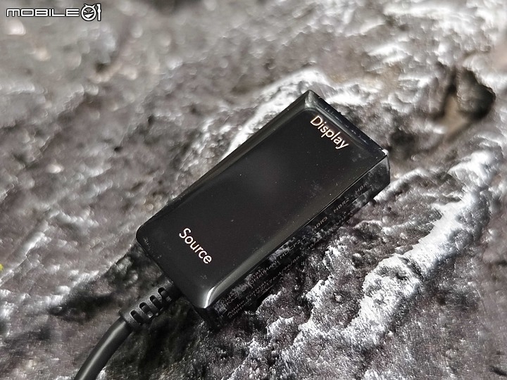 點我看大圖 Avier PREMIUM USB-C to HDMI 4K 影音轉接器開箱 – iPhone 15 插上就能投影的轉接器