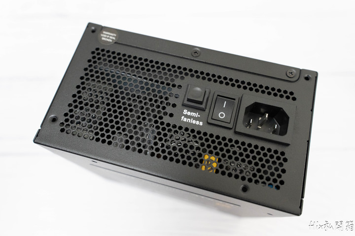 [開箱] 雙11前哨戰 安耐美 金靜冰核ATX3.0 1200W