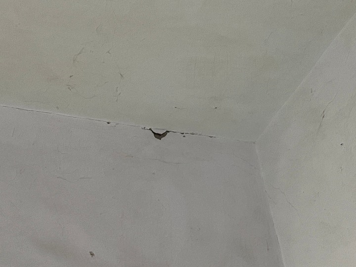 房屋短時間出現許多裂痕