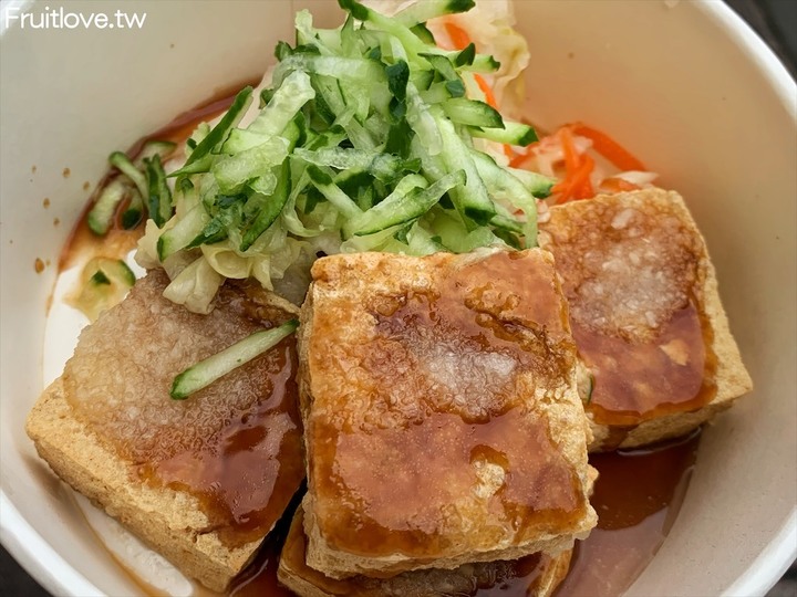 平價臭豆腐，除了傳統口味還有創意口味可以選擇