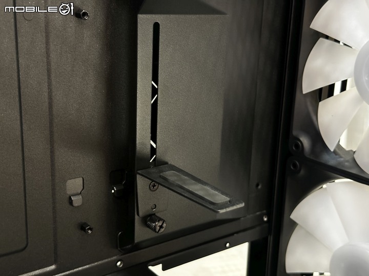 方正通透外型!Cougar MX 600 RGB 機殼