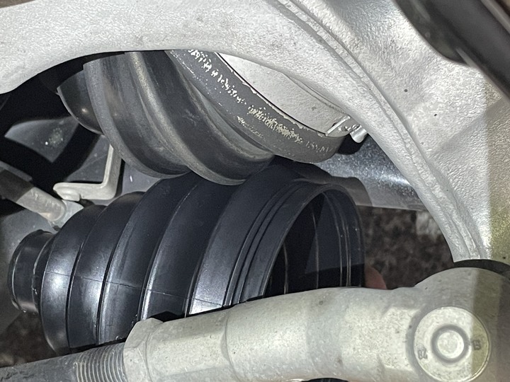 Golf R 傳動軸防塵套備料