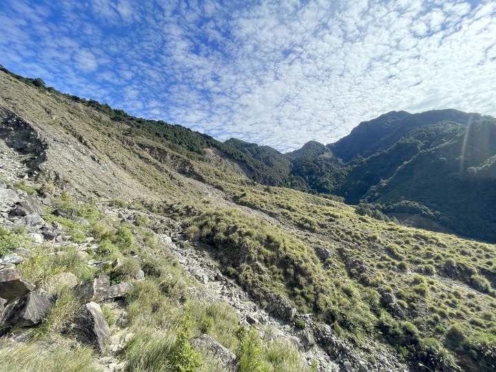 遠的要命的登山口 ─ 塑膠車雙載之一日往返小關山