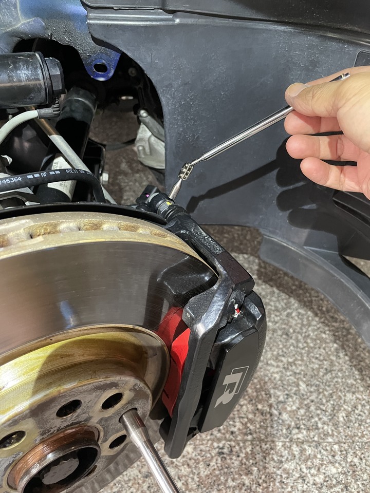 Golf R 傳動軸防塵套備料