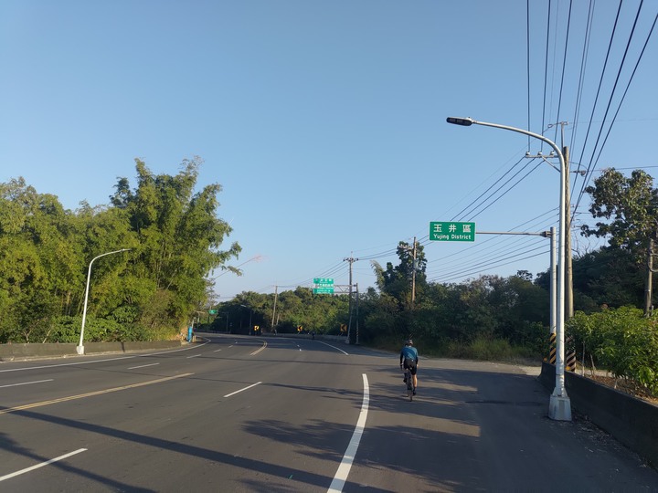 小布挑戰台南新玉門關