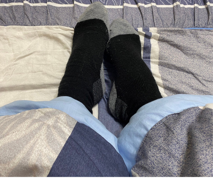 你也有睡覺穿襪子的習慣嗎?|開箱 walkplus織步加 海毛襪