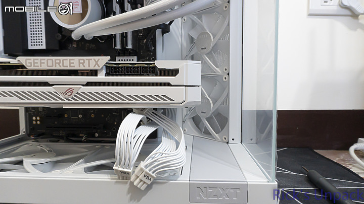 點我看大圖 【開箱】真正的"側進風"海景機殼 | NZXT H6 FLOW RGB WHITE