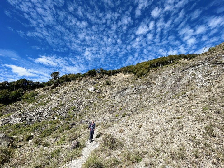 遠的要命的登山口 ─ 塑膠車雙載之一日往返小關山