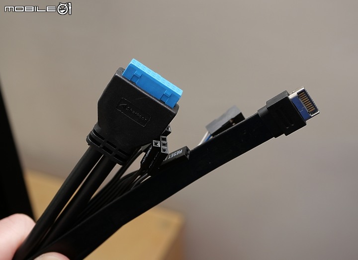 點我看大圖 簡約風無光害的鐵殼 Sharkoon M30 BLACK 開箱