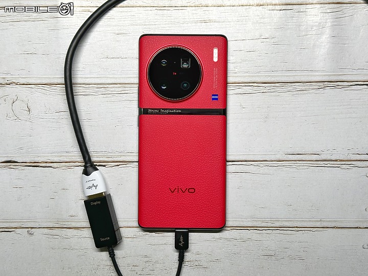 點我看大圖 Avier PREMIUM USB-C to HDMI 4K 影音轉接器開箱 – iPhone 15 插上就能投影的轉接器