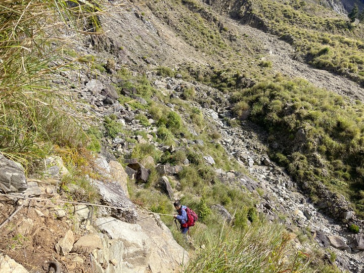 遠的要命的登山口 ─ 塑膠車雙載之一日往返小關山