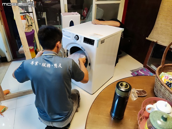 【 開箱分享 】LG WR-100VW 免曬衣智慧乾衣機，實現烘衣自由的白色小精靈！