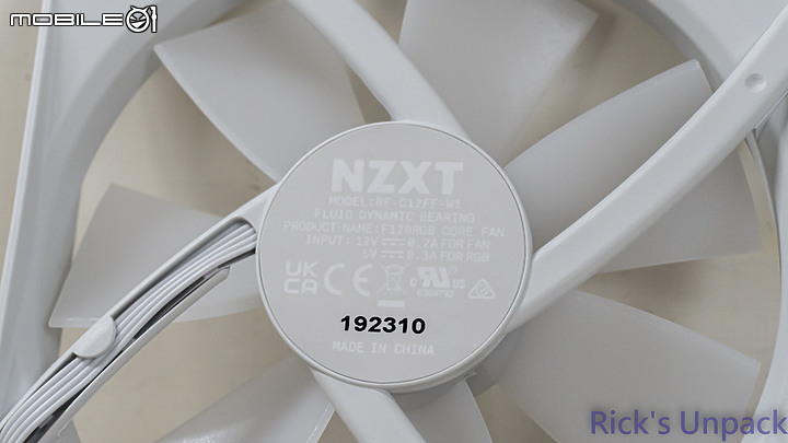 【開箱】潔白無瑕高效能 | NZXT KRAKEN 360 RGB WHITE