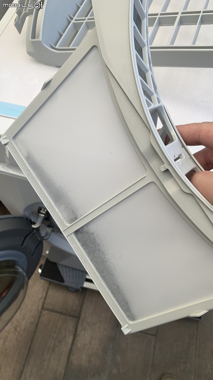 點我看大圖 傳統 V.S. 新式乾衣機大比拚! LG 免曬衣乾衣機 WR-100VW 體驗心得