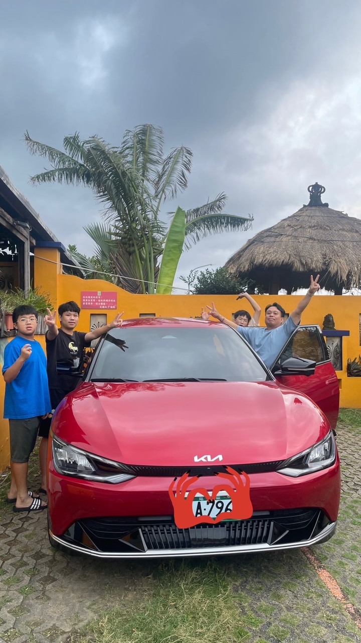 小孩長太快,Golf空間不夠用,換新車EV6囉!
