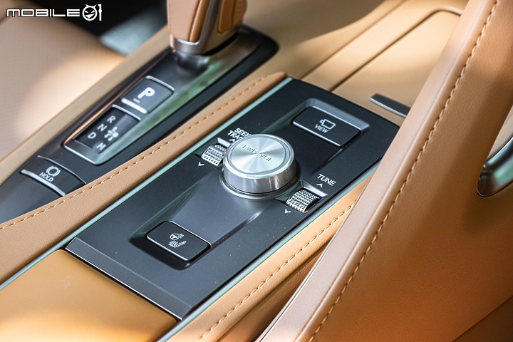 Lexus LC 500 Convertible 新年式試駕|多了貼心的升級內容,還是八缸、敞篷更讓人心動!