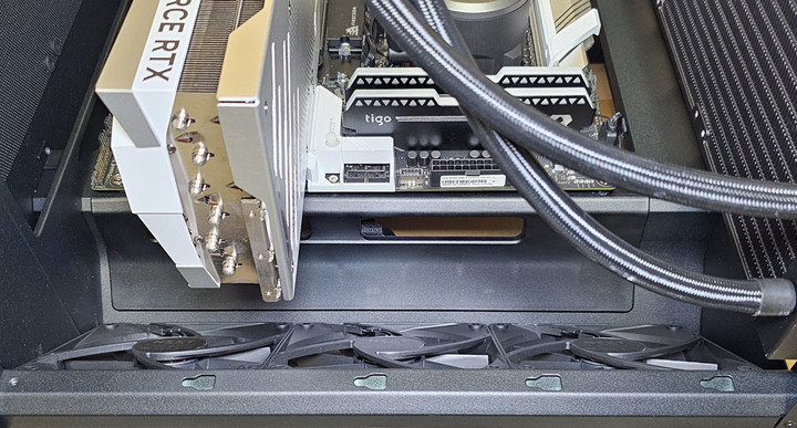 點我看大圖 NZXT H6 FLOW開箱